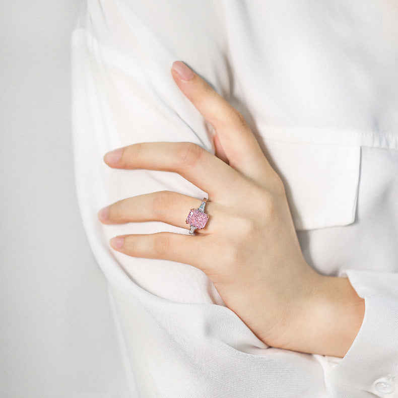 New S925 pure silver flower-shaped high-carat diamond and sapphire ring for women, rectangular-shaped precious gemstone.